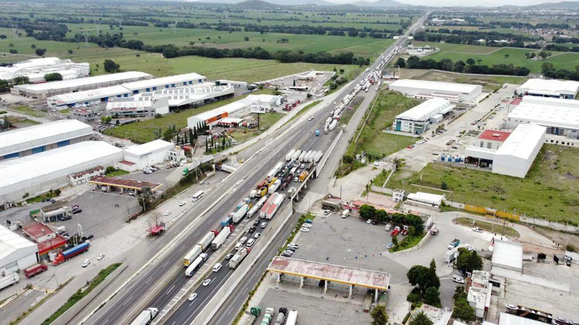 Ttransportistas poblanos que prestaron sus servicios para llevar el balastro utilizado para la construcción del Tren Maya